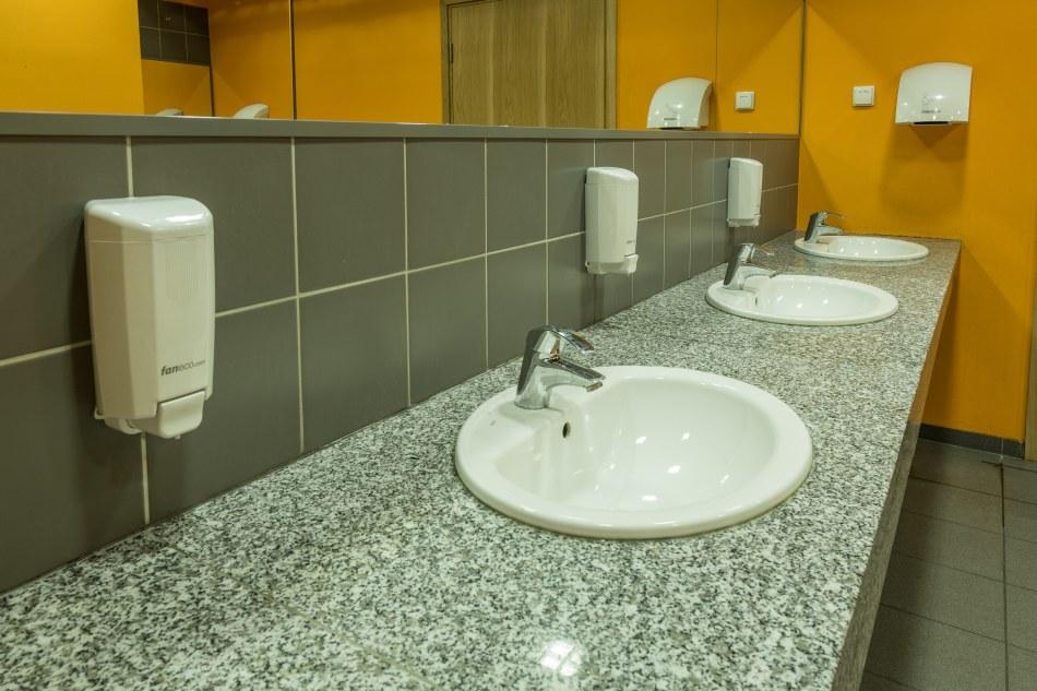 Kompleksowe wyposażenie toalet publicznych (8)