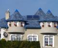 Kolektor słoneczny na dachu domu