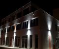 Kinkiet elewacyjny LIBRA - oświetlenie budynku usługowego